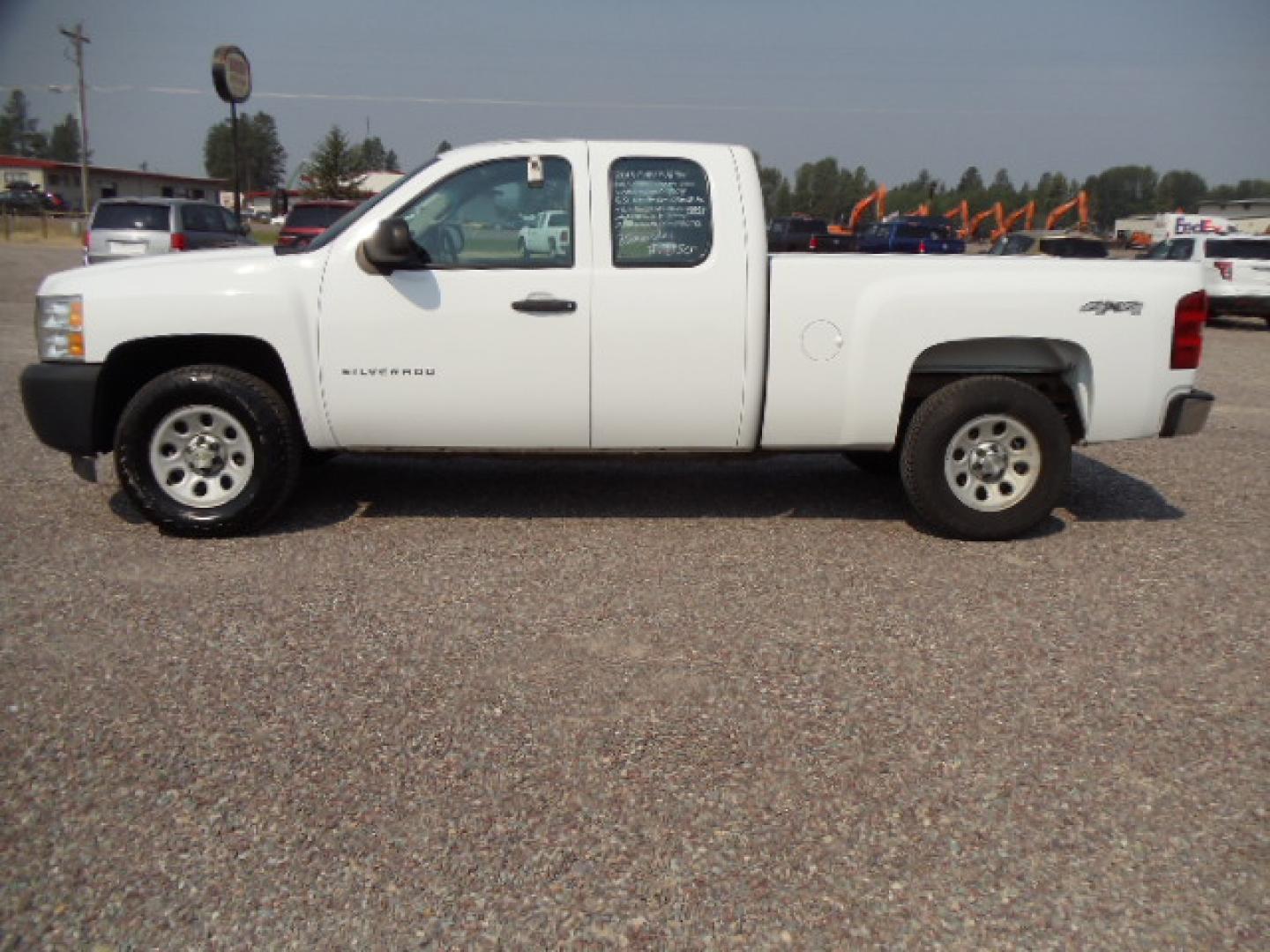 2013 White /Gray Chevrolet Silverado 1500 Work Truck Ext. Cab 4WD (1GCRKPE77DZ) with an 5.3L V8 OHV 16V FFV engine, Automatic transmission, located at 5465 Highway 2 W., Columbia Falls, MT, 59912, (406) 892-4407, 48.352188, -114.240929 - Photo#4