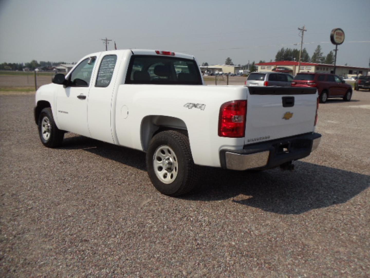 2013 White /Gray Chevrolet Silverado 1500 Work Truck Ext. Cab 4WD (1GCRKPE77DZ) with an 5.3L V8 OHV 16V FFV engine, Automatic transmission, located at 5465 Highway 2 W., Columbia Falls, MT, 59912, (406) 892-4407, 48.352188, -114.240929 - Photo#5