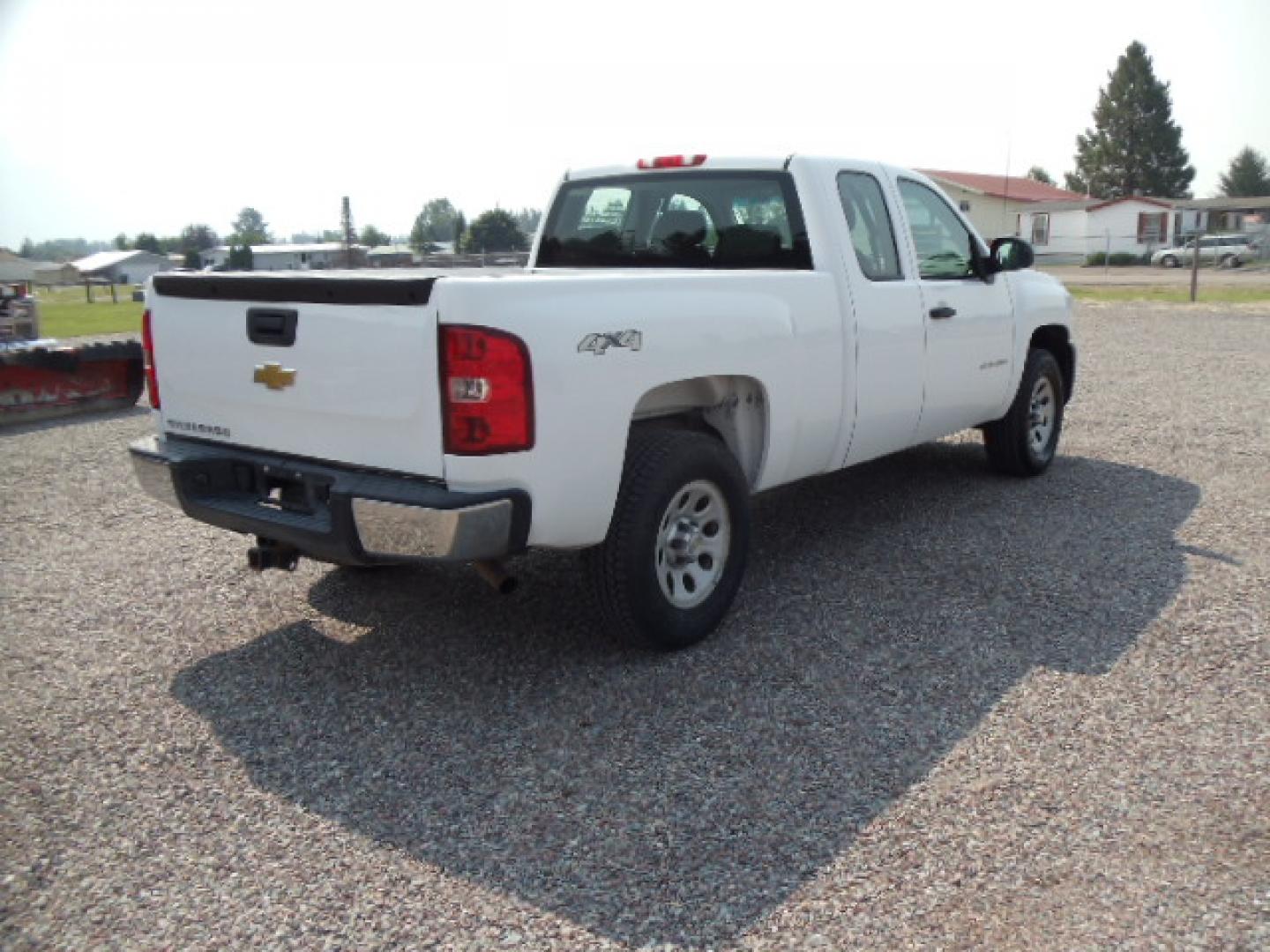 2013 White /Gray Chevrolet Silverado 1500 Work Truck Ext. Cab 4WD (1GCRKPE77DZ) with an 5.3L V8 OHV 16V FFV engine, Automatic transmission, located at 5465 Highway 2 W., Columbia Falls, MT, 59912, (406) 892-4407, 48.352188, -114.240929 - Photo#8