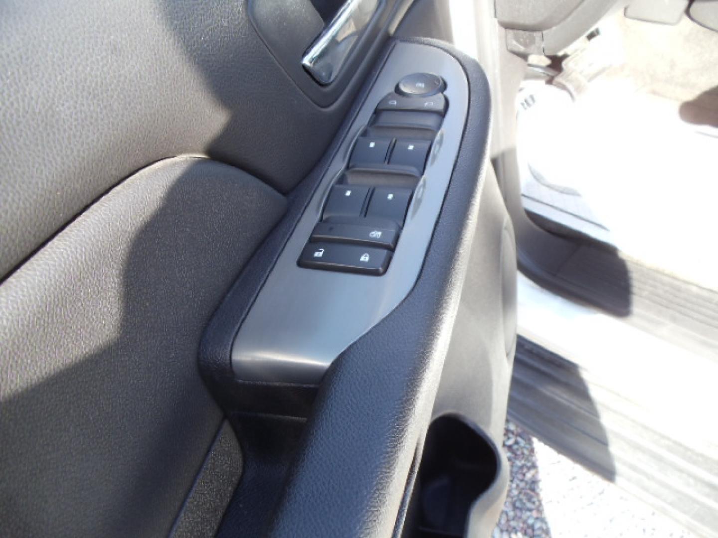 2009 Chevrolet Tahoe LS (1GNFK13069R) with an 5.3L V8 OHV 16V FFV engine, 6-Speed Automatic transmission, located at 5465 Highway 2 W., Columbia Falls, MT, 59912, (406) 892-4407, 48.352188, -114.240929 - Photo#16