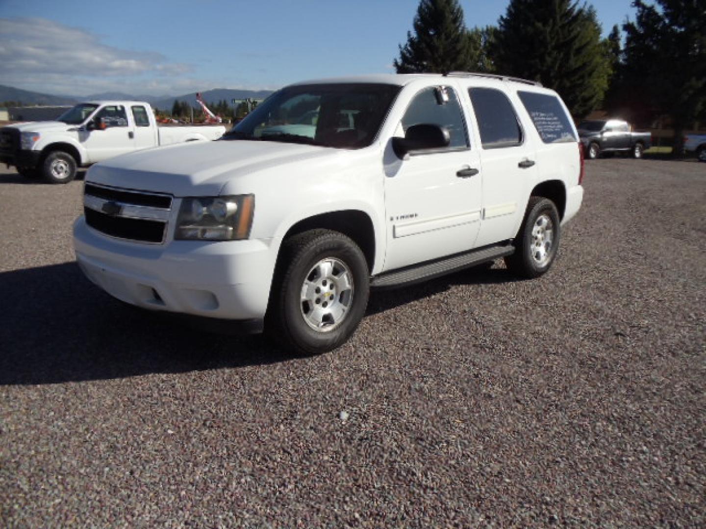2009 Chevrolet Tahoe LS (1GNFK13069R) with an 5.3L V8 OHV 16V FFV engine, 6-Speed Automatic transmission, located at 5465 Highway 2 W., Columbia Falls, MT, 59912, (406) 892-4407, 48.352188, -114.240929 - Photo#2