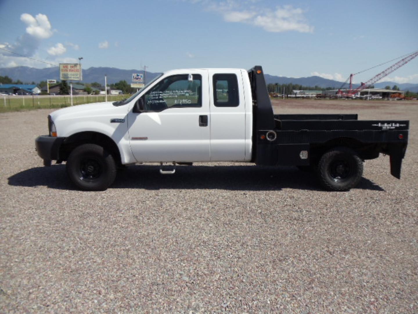 2004 Ford F-350 SD XL (1FTSX31P44E) with an 6.0L V8 OHV 32V TURBO DIESEL engine, 6 Speed Manual transmission, located at 5465 Highway 2 W., Columbia Falls, MT, 59912, (406) 892-4407, 48.352188, -114.240929 - Photo#4