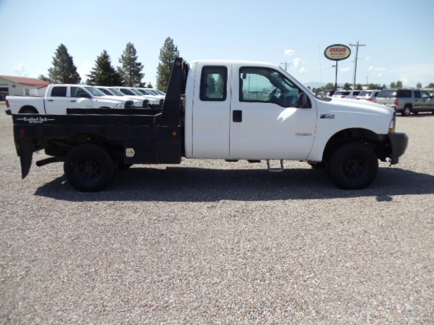 2004 Ford F-350 SD XL (1FTSX31P44E) with an 6.0L V8 OHV 32V TURBO DIESEL engine, 6 Speed Manual transmission, located at 5465 Highway 2 W., Columbia Falls, MT, 59912, (406) 892-4407, 48.352188, -114.240929 - Photo#8
