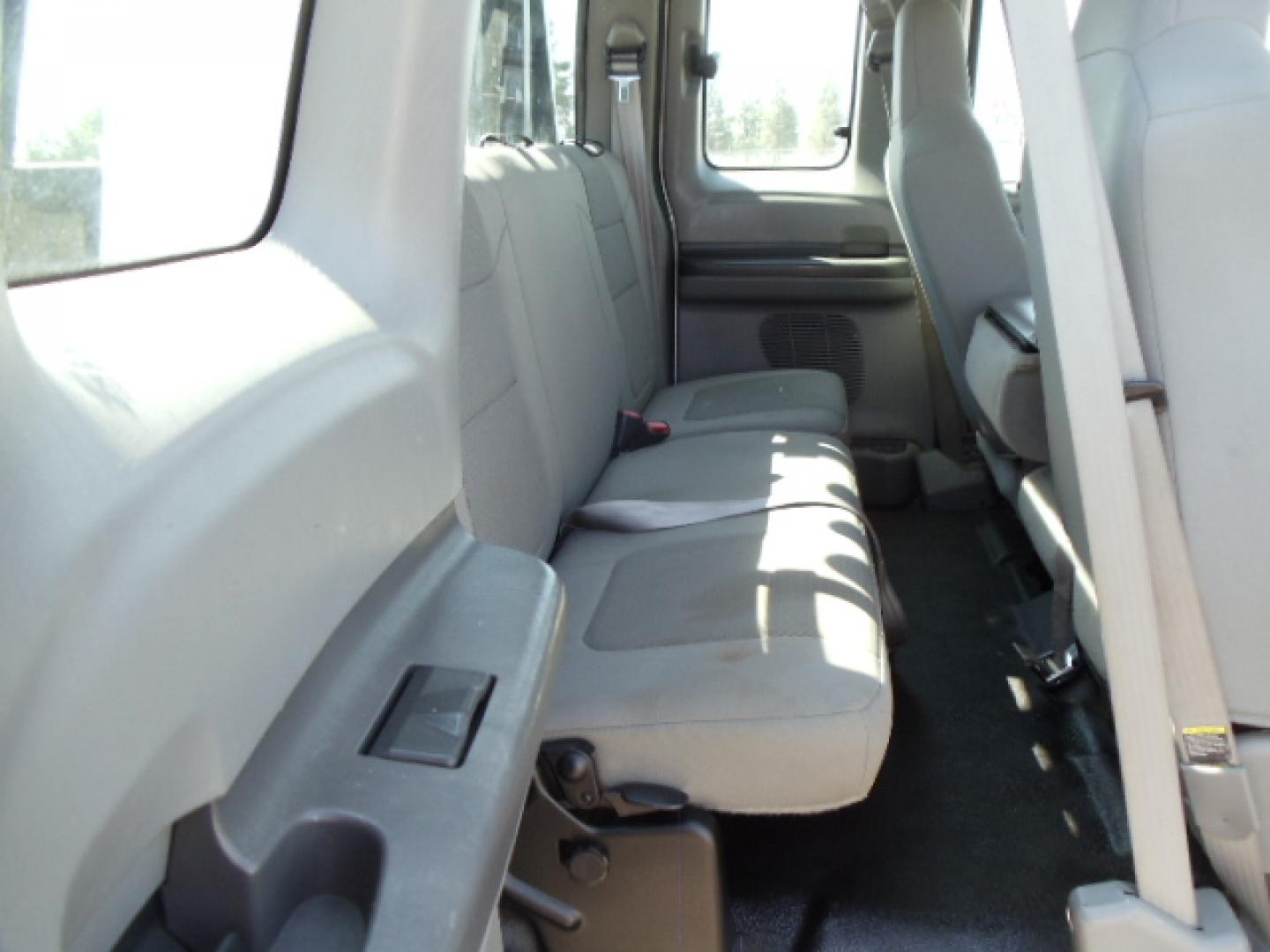 2004 Ford F-350 SD XL (1FTSX31P44E) with an 6.0L V8 OHV 32V TURBO DIESEL engine, 6 Speed Manual transmission, located at 5465 Highway 2 W., Columbia Falls, MT, 59912, (406) 892-4407, 48.352188, -114.240929 - Photo#13