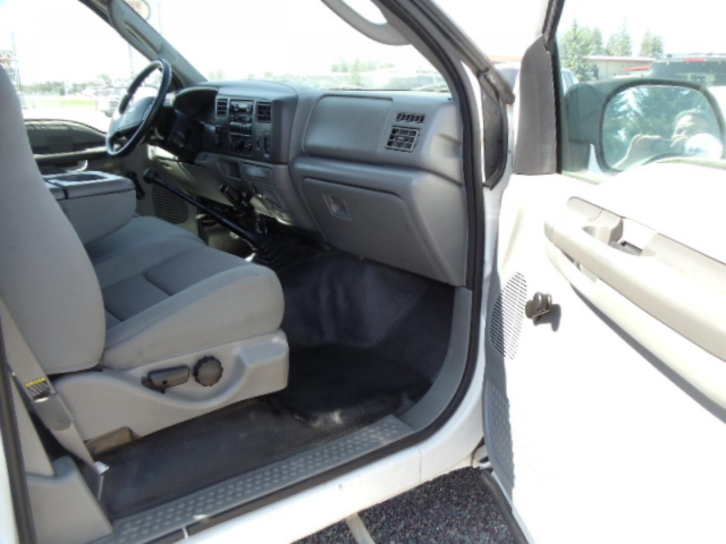2004 Ford F-350 SD XL (1FTSX31P44E) with an 6.0L V8 OHV 32V TURBO DIESEL engine, 6 Speed Manual transmission, located at 5465 Highway 2 W., Columbia Falls, MT, 59912, (406) 892-4407, 48.352188, -114.240929 - Photo#14