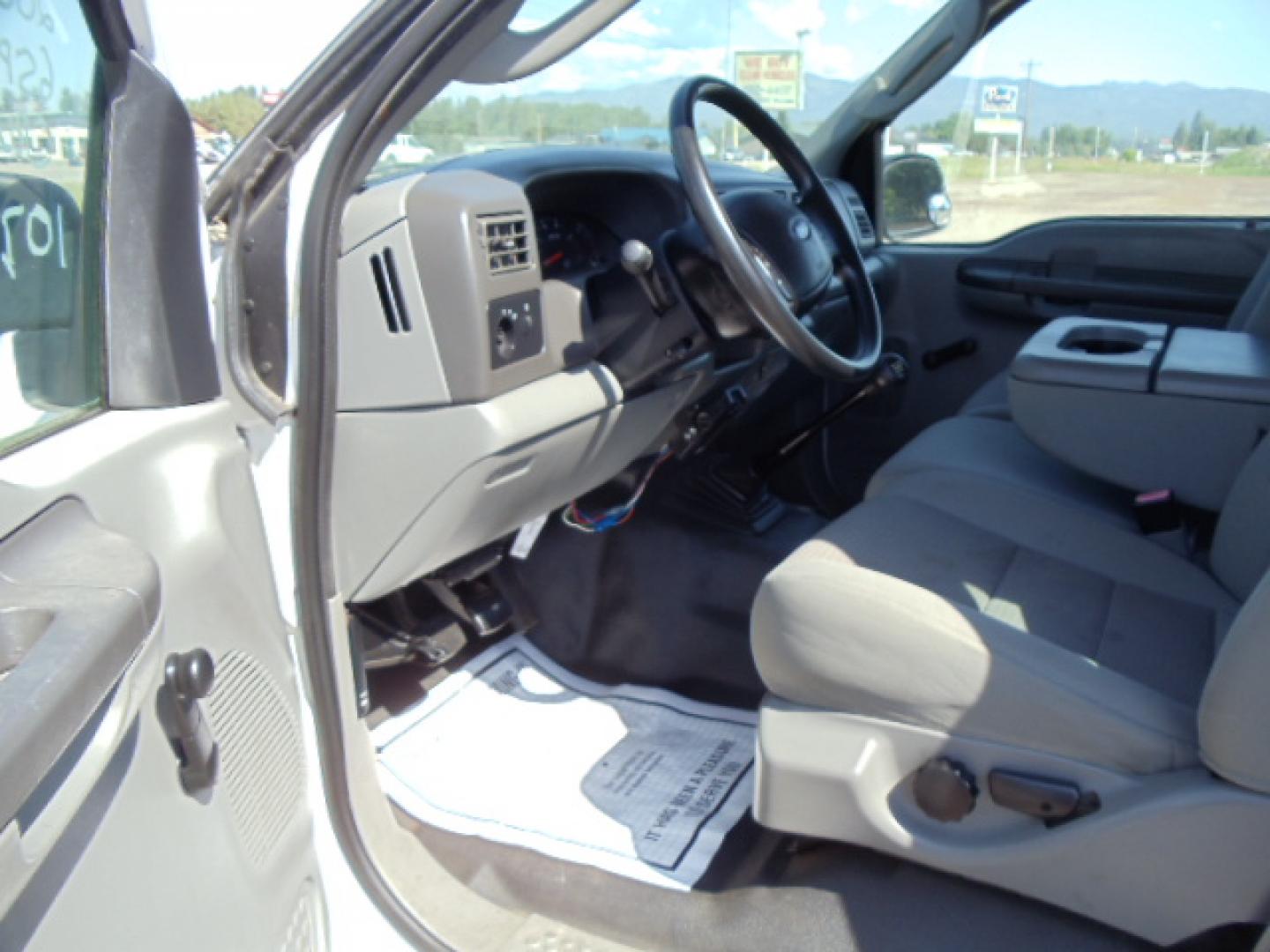 2004 Ford F-350 SD XL (1FTSX31P44E) with an 6.0L V8 OHV 32V TURBO DIESEL engine, 6 Speed Manual transmission, located at 5465 Highway 2 W., Columbia Falls, MT, 59912, (406) 892-4407, 48.352188, -114.240929 - Photo#16