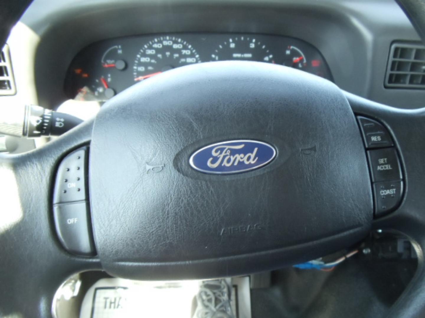 2004 Ford F-350 SD XL (1FTSX31P44E) with an 6.0L V8 OHV 32V TURBO DIESEL engine, 6 Speed Manual transmission, located at 5465 Highway 2 W., Columbia Falls, MT, 59912, (406) 892-4407, 48.352188, -114.240929 - Photo#17