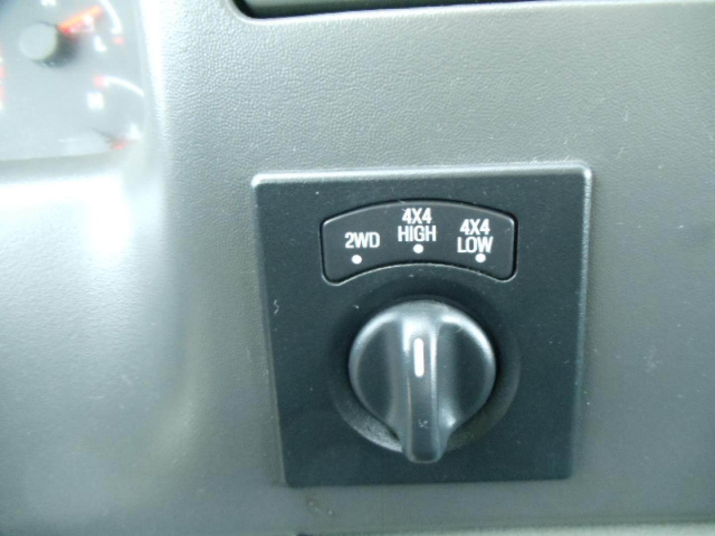 2004 Ford F-350 SD XL (1FTSX31P44E) with an 6.0L V8 OHV 32V TURBO DIESEL engine, 6 Speed Manual transmission, located at 5465 Highway 2 W., Columbia Falls, MT, 59912, (406) 892-4407, 48.352188, -114.240929 - Photo#20