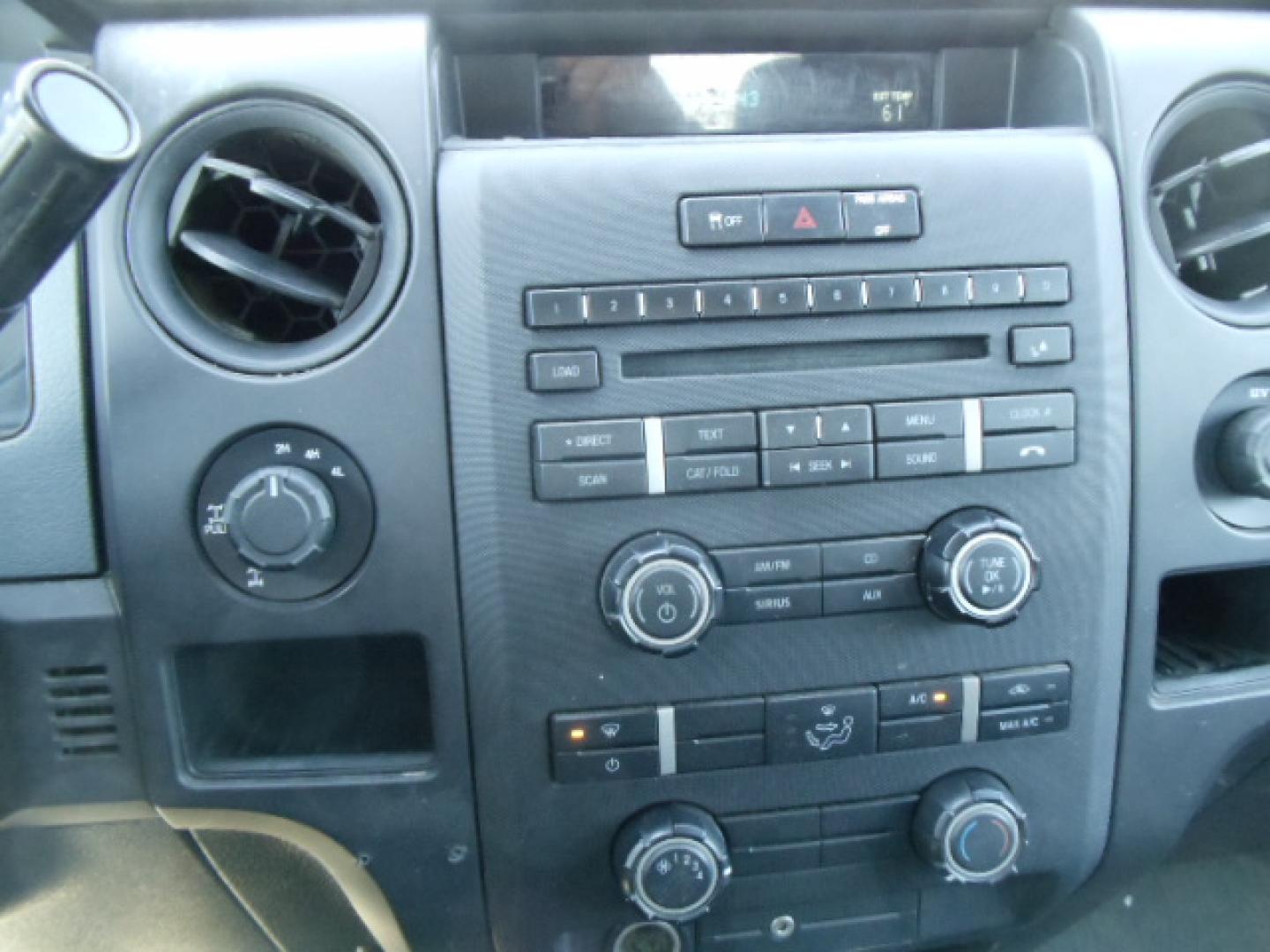2012 White /Gray Ford F-150 XL (1FTFX1EF6CK) with an 5.0L V8 engine, 6-Speed Automatic transmission, located at 5465 Highway 2 W., Columbia Falls, MT, 59912, (406) 892-4407, 48.352188, -114.240929 - Photo#19