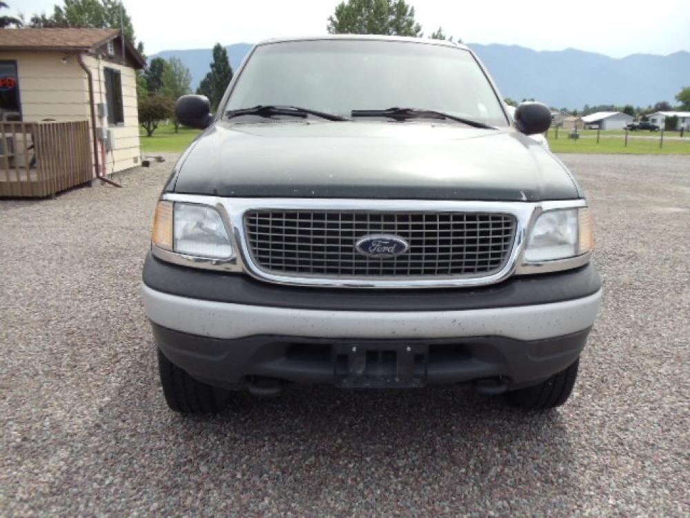 2001 Green /Silver Ford Expedition XL (1FMPU16L51L) with an 5.4LV8 engine, 4-speed electronically-controlled automatic transmission w/OD transmission, located at 5465 Highway 2 W., Columbia Falls, MT, 59912, (406) 892-4407, 48.352188, -114.240929 - 5.4LV8,Automatic,6 Passenger, Loaded, Power Seat Drivers - Photo #1