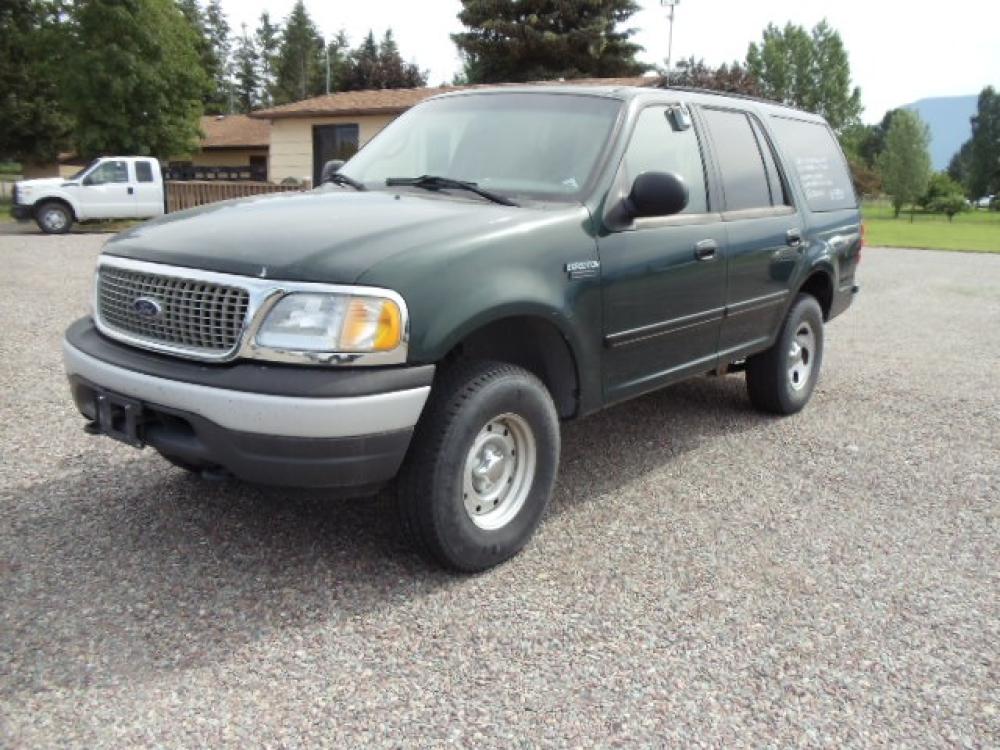 2001 Green /Silver Ford Expedition XL (1FMPU16L51L) with an 5.4LV8 engine, 4-speed electronically-controlled automatic transmission w/OD transmission, located at 5465 Highway 2 W., Columbia Falls, MT, 59912, (406) 892-4407, 48.352188, -114.240929 - 5.4LV8,Automatic,6 Passenger, Loaded, Power Seat Drivers - Photo #2